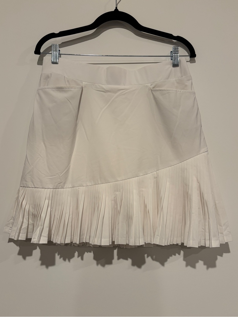 Chico's Size 0.5 US 6 White Zenergy Asymmetrical Pleated Athletic Tennis Skort
